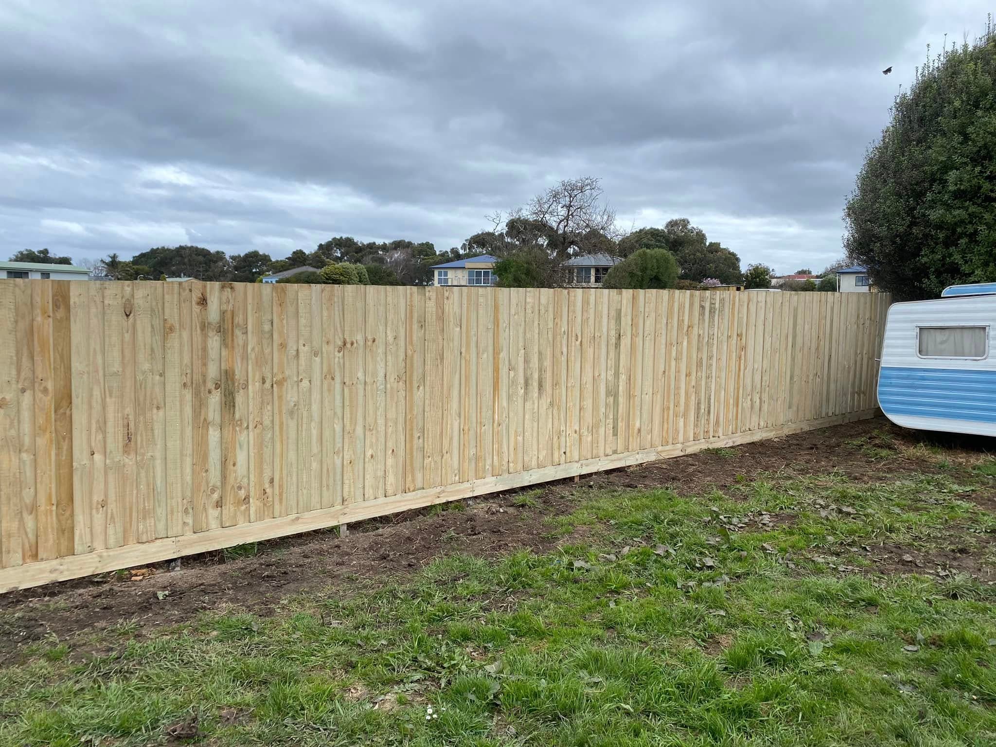 New paling boundary fence